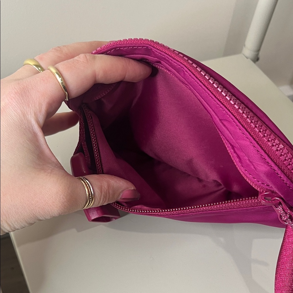 lululemon athletica Magenta Everywhere Belt Bag - Picture 4 of 9